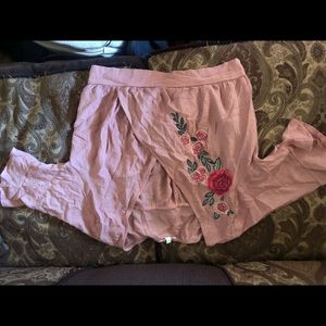Pink crop top shirt with embroidered flowers
